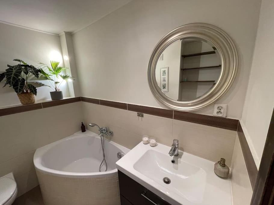 Comfortable Apartment In Warsaw Bielany Екстериор снимка